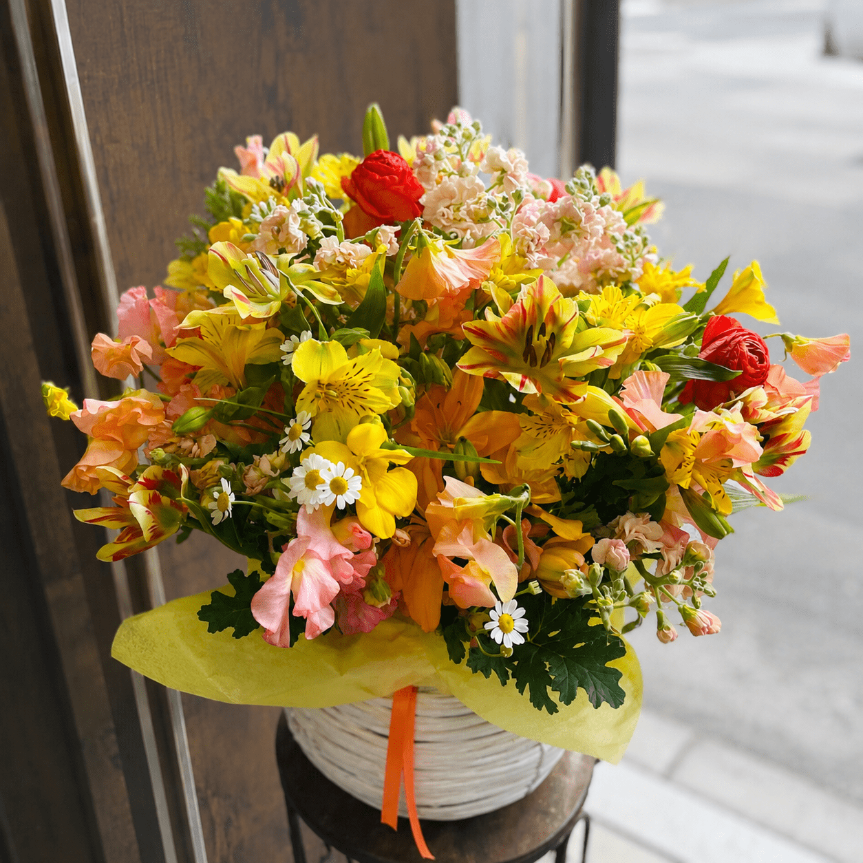 【新宿区へお届け】ビタミンカラーアレンジメント