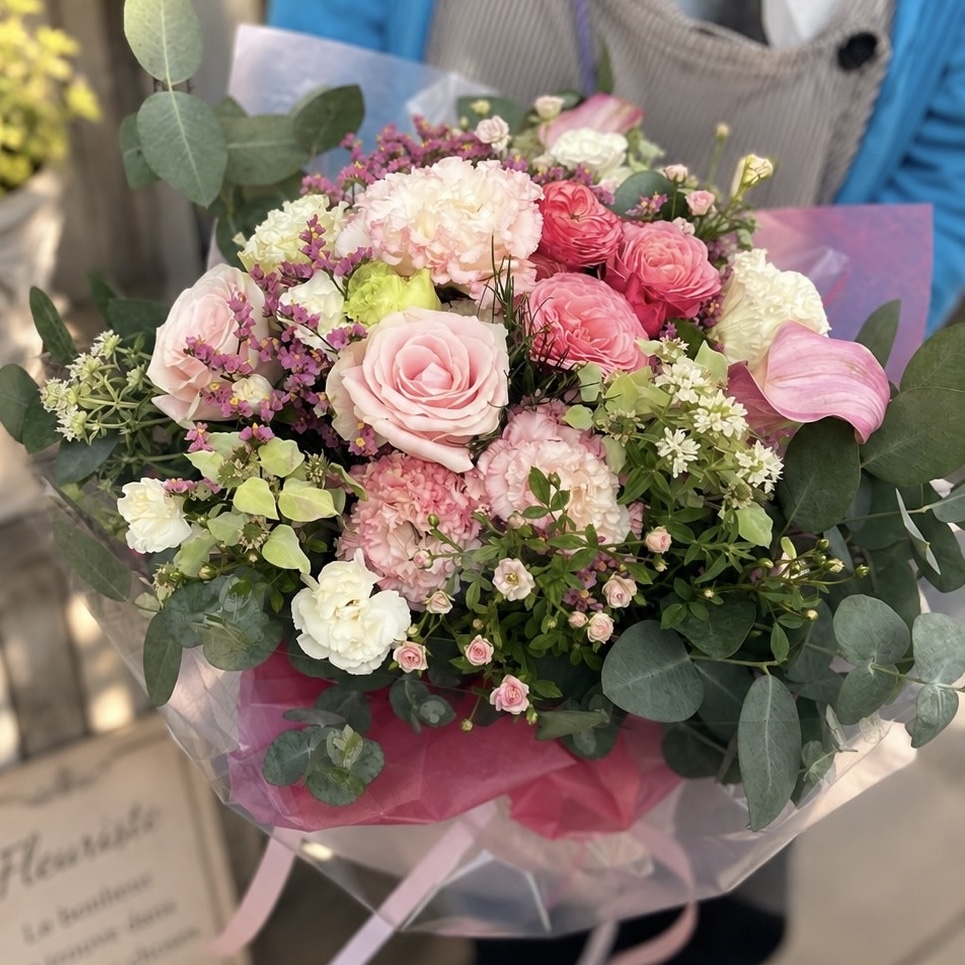 ピンク色メインの花束