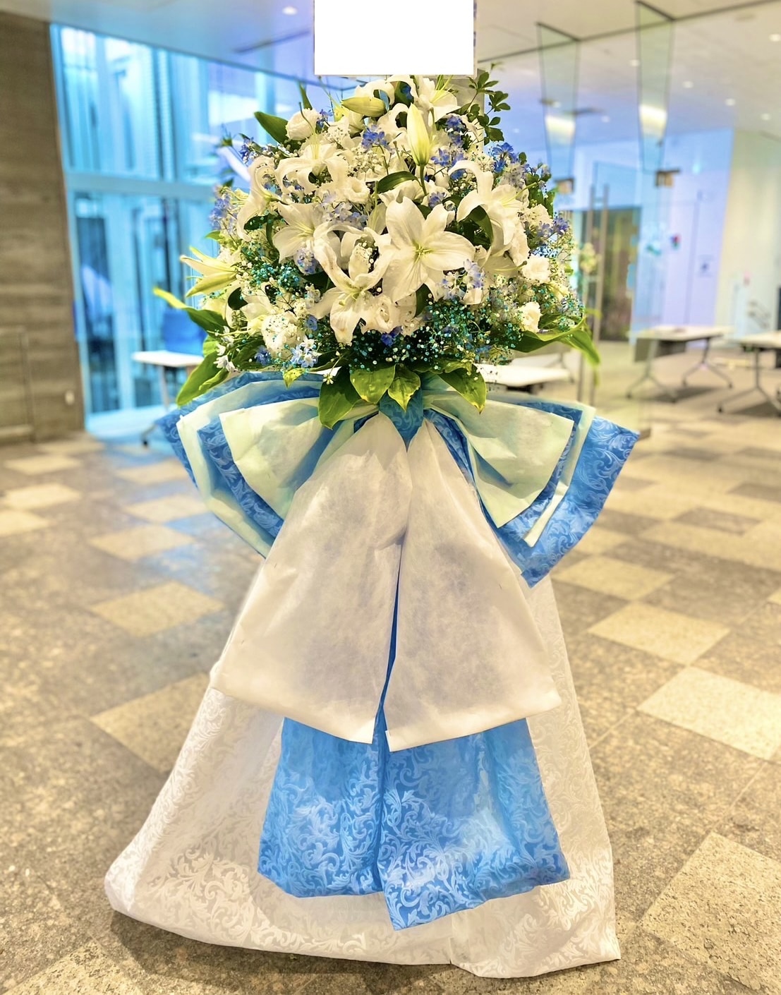 【LINE CUBE SHIBUYA／渋谷区にお届け】ご公演祝いのスタンド花