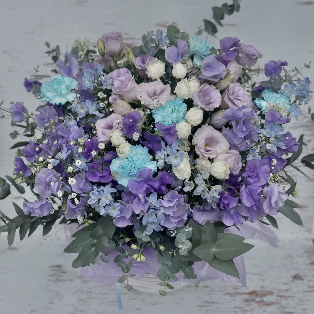 【三軒茶屋 キャロットタワーへお花のお届け】青・紫系のアレンジメント